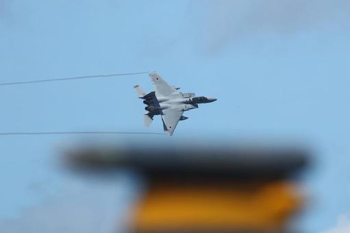 旋回中のF-15J 旋回中のF-15J 軍用機,戦闘機,fー15の写真素材