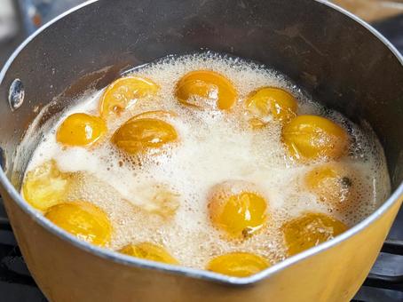 キンカンの甘露煮_調理（斜め） 金柑の甘露煮,金柑,キンカンの写真素材