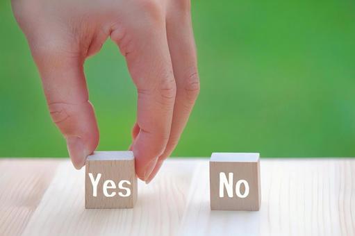 Yes/ No Yesを選択する手 yes,no,はいの写真素材