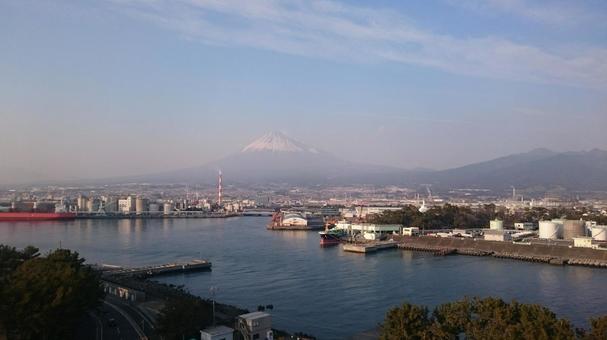 富士山と町 富士山と町の写真