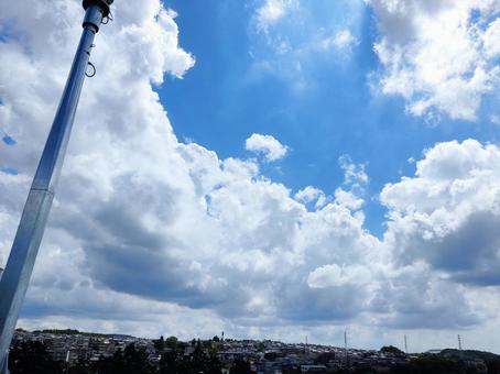 夏の空と雲と鉄塔 夏の空と雲と鉄塔の写真