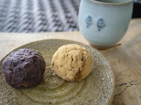 A relaxing tea break with rice balls, JPG A relaxing tea break with rice balls, JPG