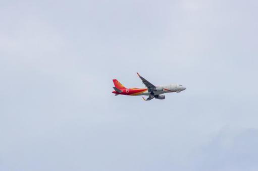 空港への誘導灯を目指して 空港への誘導灯を目指しての写真