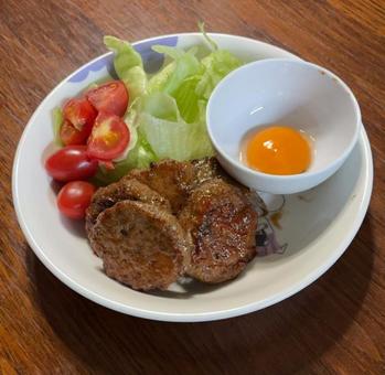 黄身を絡めて!甘辛ごぼうつくね 黄身を絡めて!甘辛ごぼうつくね 夕食,黄身,甘辛の写真素材