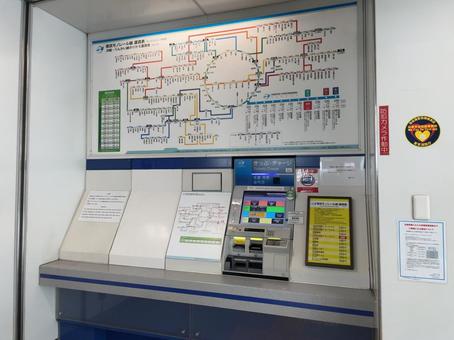 羽田空港第3ターミナル駅 券売機と運賃表 羽田空港第3ターミナル駅 券売機と運賃表の写真