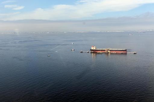 東京湾の千葉県袖ケ浦市沖 京葉シーバース 東京湾の千葉県袖ケ浦市沖 京葉シーバース タンカー,東京湾,海の写真素材