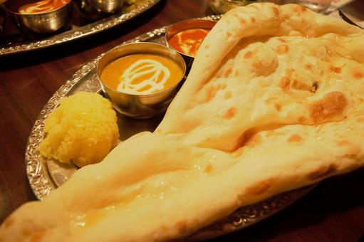 カレーとナン　４ ナン,カレー,チキンカレーの写真素材