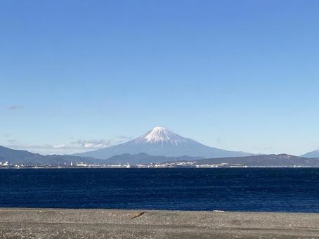 焼津市から駿河湾越しに望む富士山3 焼津市から駿河湾越しに望む富士山3の写真