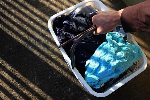 洗濯日和の朝 洗濯,洗濯かご,ベランダの写真素材