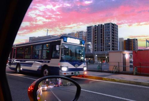 夕方の路線バス 夕方の路線バス バス,車窓,夕方の写真素材