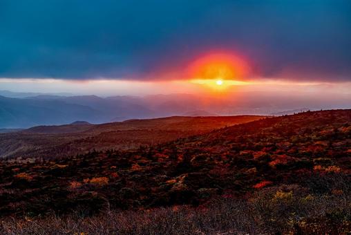 宮城県 蔵王エコーラインから望む夕景 宮城県 蔵王エコーラインから望む夕景 蔵王,蔵王エコーライン,夕方の写真素材