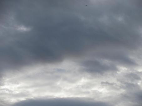 鉛色曇天のグラディエーション 鉛色曇天のグラディエーション 空,曇り,曇天の写真素材