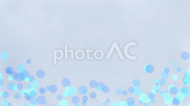 やさしい青色のきれいな水玉背景素材 横長 背景,青,空色の写真素材