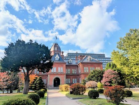 秋空と道庁赤レンガの写真