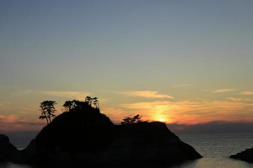 A beautiful sunset over Dogashima, JPG