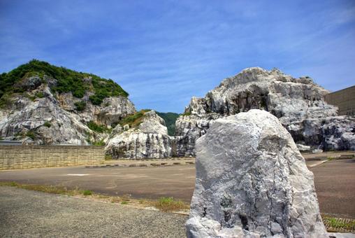 白崎海洋公園の巨岩と夏空 白崎海洋公園の巨岩と夏空 白崎海洋公園,夏,空の写真素材