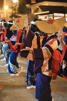 《西馬音内盆踊り》秋田県雄勝郡羽後町 《西馬音内盆踊り》秋田県雄勝郡羽後町 西馬音内盆踊り,西馬音内の盆踊り,羽後町の写真素材
