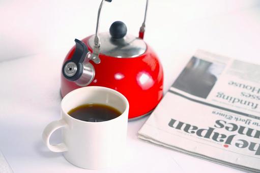 ケトルとコーヒー ケトルとコーヒーの写真