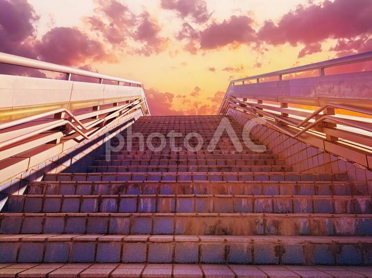 街シリーズ19 夕焼けの階段 階段,陸橋,夕方の写真素材