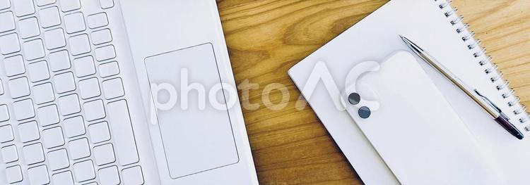スマホとパソコン　文字なしキーボード ビジネス,バナー素材,文字なしキーボードの写真素材