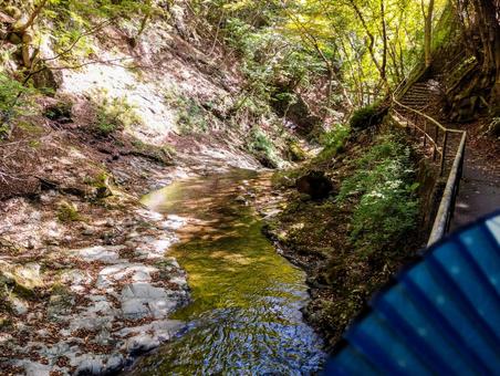 太閤下ろしの滝の帰り道の秋 秋,虹,太閤下ろしの滝の写真素材
