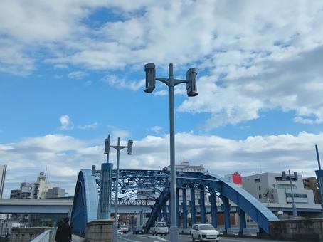 東京：隅田川の橋 青いアーチの駒形橋 橋,駒形橋,青いの写真素材