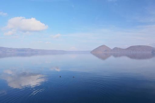 洞爺湖リフレクション2025秋 秋,風景,リフレクションの写真素材