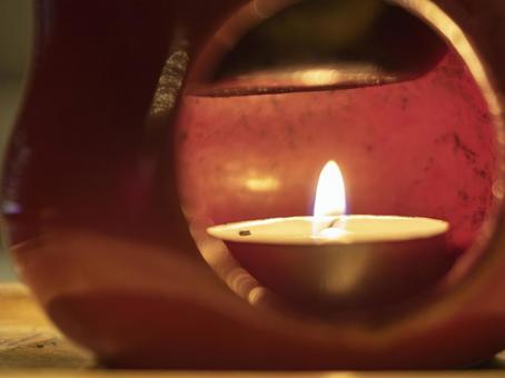 灯火ゆれる夜の静寂 キャンドル,炎,灯りの写真素材