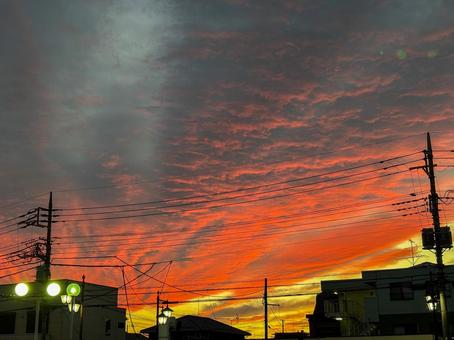 夕焼けと町のシルエット 夕焼け,夕日,日没の写真素材