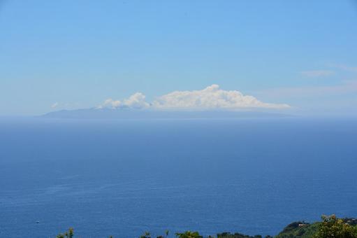 小室山から見た伊豆大島 小室山から見た伊豆大島の写真