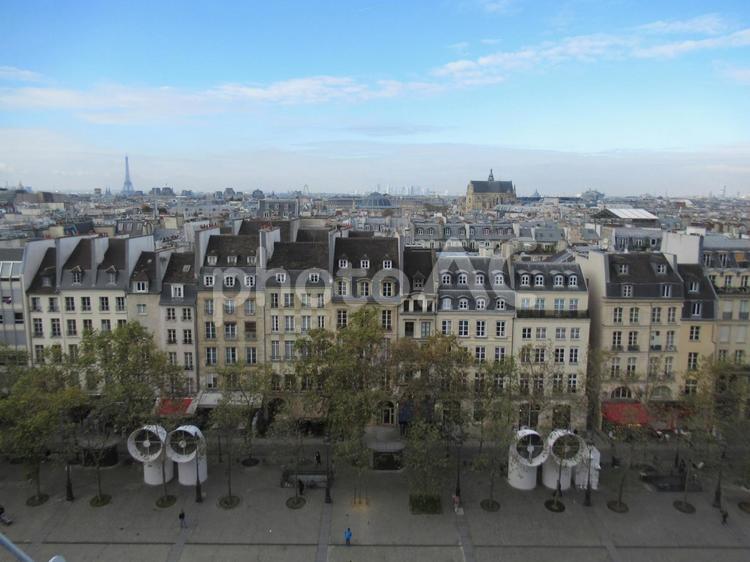 フランスのパリ（エッフェル塔方向）の風景 パリ中心部,展望,風景の写真素材