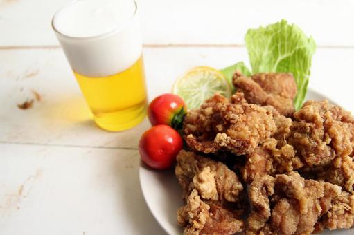唐揚げとビールの食事 唐揚げとビールの食事 唐揚げ,鶏肉,フライドチキンの写真素材