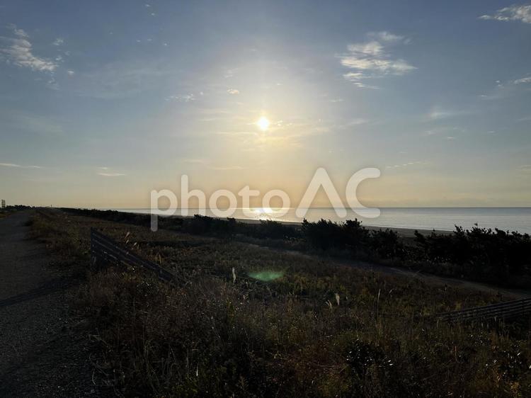 静岡県浜松市遠州海岸の朝日 静岡県浜松市遠州海岸,静岡県,浜松市の写真素材