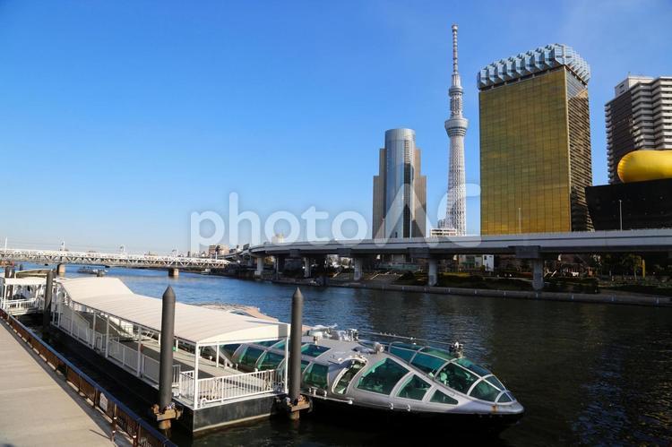 隅田川と東京スカイツリー3(浅草にて) 隅田川,東京スカイツリー,水上バスの写真素材