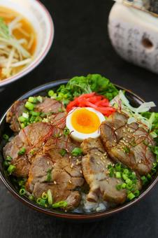 豚丼 豚丼 豚丼,焼豚丼,豚肉の写真素材