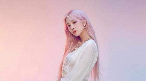 K-POP風ピンクヘア美女の写真