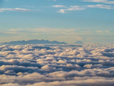 後立山からの雲海(八ヶ岳と富士山) 後立山からの雲海(八ヶ岳と富士山)の写真