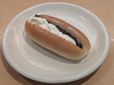 あんこクリームのコッペパン あんこクリームのコッペパンの写真