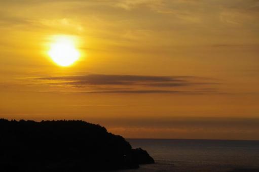 日本海の夕日 日本海の夕日 余白,スペース,日本海の写真素材
