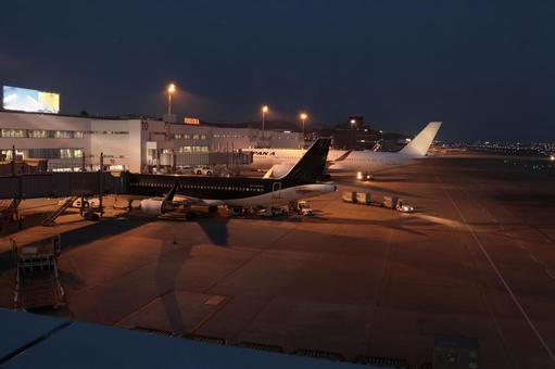 機影、宵闇に溶けて 機影、宵闇に溶けての写真
