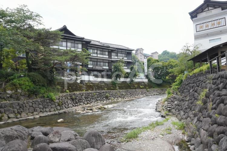 川と古き良き温泉街 温泉,自然,川の写真素材