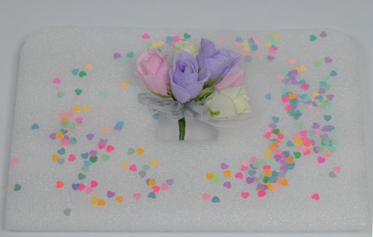 パステルカラーの造花ブーケとハート パステルカラーの造花ブーケとハート 造花,ブーケ,花束の写真素材