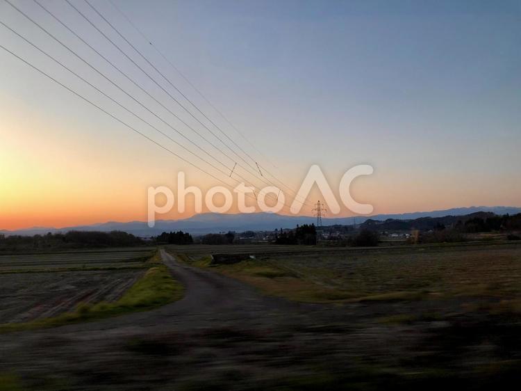 会津の夕日　車窓から 会津,夕日,車窓の写真素材