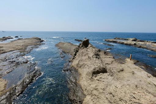 江の島岩屋付近の海岸の岩場 江の島岩屋付近の海岸の岩場 岩場,海岸,岩屋の写真素材