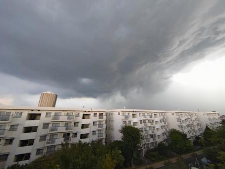 接近する雷雨と雷雲 接近する雷雨と雷雲 雷雲,暗雲,雷雨の写真素材