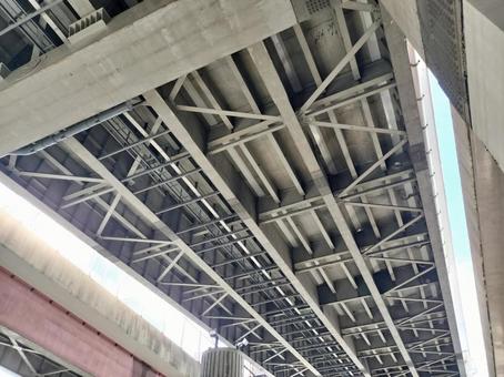 高速道路の裏側 高速道路の裏側の写真