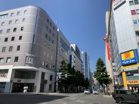 7月上旬の札幌市中央区南1条通 7月上旬の札幌市中央区南1条通 札幌,北海道,中央区の写真素材