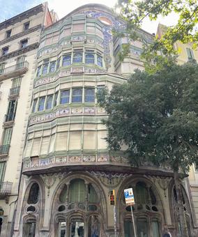カサ・コマラット全景(バルセロナ) カサ・コマラット全景(バルセロナ) バルセロナ,スペイン,カタルーニャの写真素材