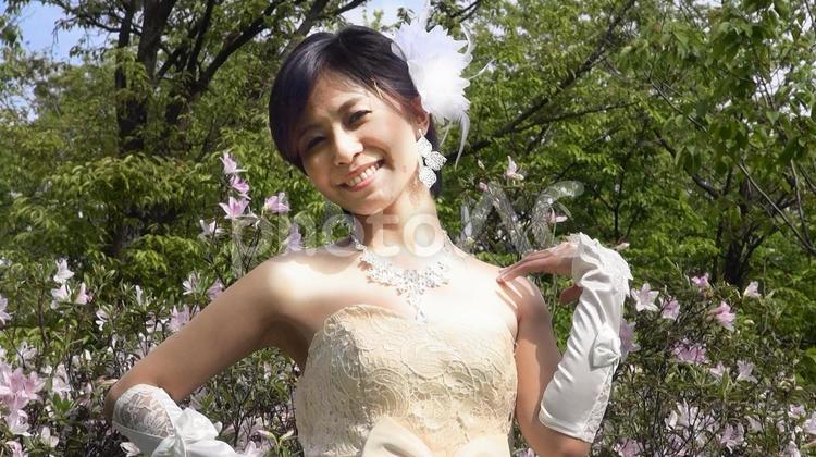 ウエディングドレスを着た女性 121 20代,ウエディング,コサージュの写真素材