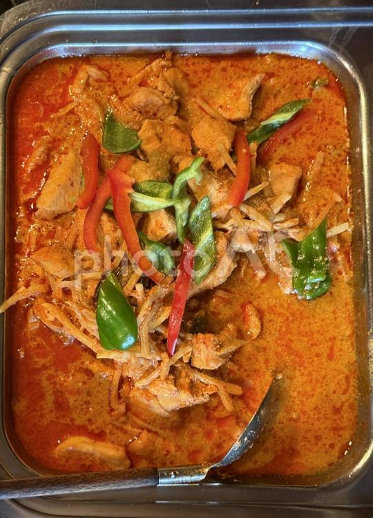タイカレー　トムヤムクン風 皿,トムヤムクン,パプリカの写真素材